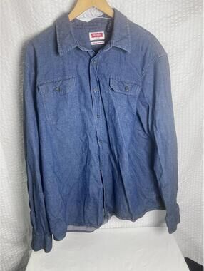 Wrangler Denim Shirt Mens XL Button Up Flap Pockets Long Sleeve Work Cowboy EUC
